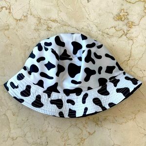 Reversible bucket hat